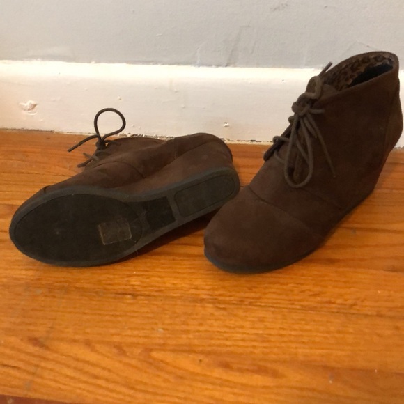 Dark brown lace up bootie - Picture 3 of 5